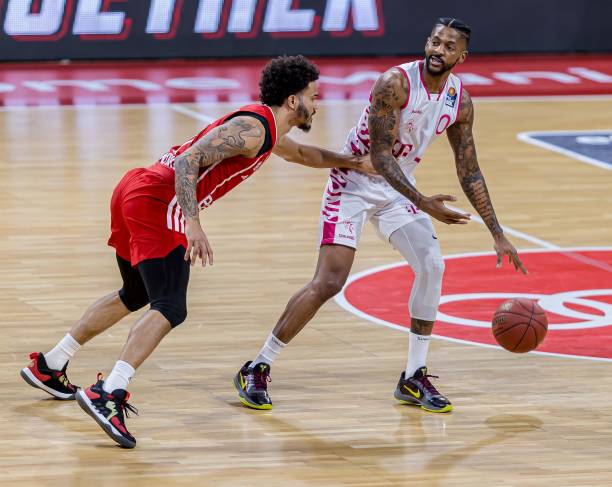 着冷静的判 着冷静的判